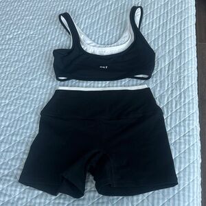 Set active airluxe formcloud orca black white layer scoop sports bra shorts smal